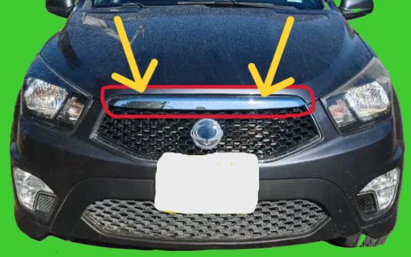 Moldura superior mascara actyon 2013 2018 usado foto referencial - Imagen 3