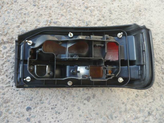 Foco mazda 323 hatchback 1988 trasero chofer daños - Imagen 3