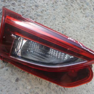 Foco de maleta mazda 3 hatchback sport 2015 2017 chofer daños