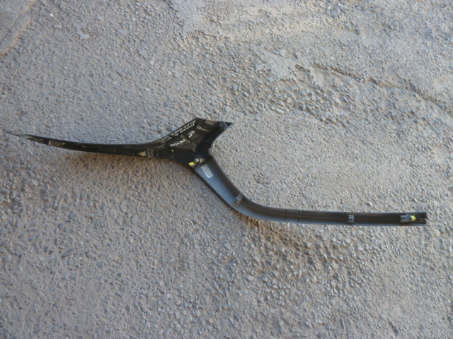 Moldura bisel mazda 3 gtx 2020 2021 de mascara chofer daños - Imagen 4