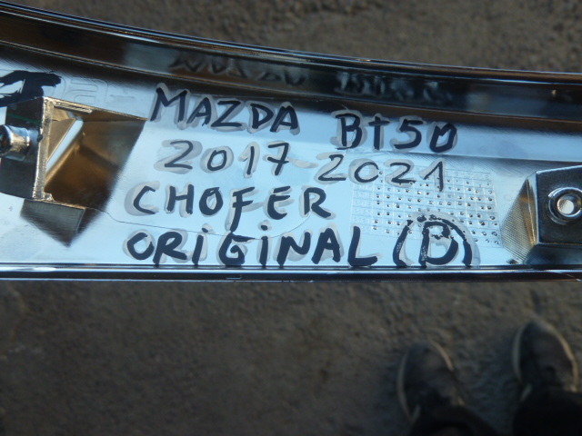 Moldura bisel mazda bt50 2017 2021 de mascara chofer buena - Imagen 4
