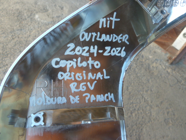 Moldura bisel outlander 2024 2026 de parachoque copiloto daños - Imagen 5
