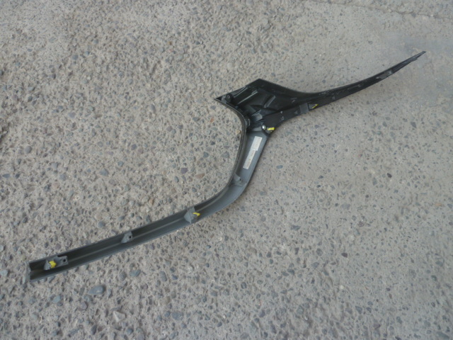 Moldura bisel mazda 3 2020 2021 de mascara copiloto buena - Imagen 3