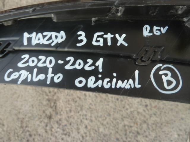 Moldura bisel mazda 3 2020 2021 de mascara copiloto buena - Imagen 4