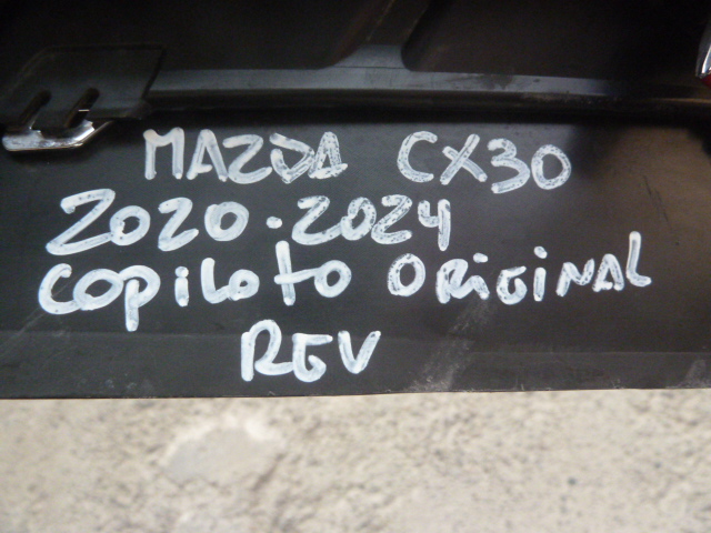 Moldura bisel mazda cx30 2020 2024 de mascara copiloto daños - Imagen 3