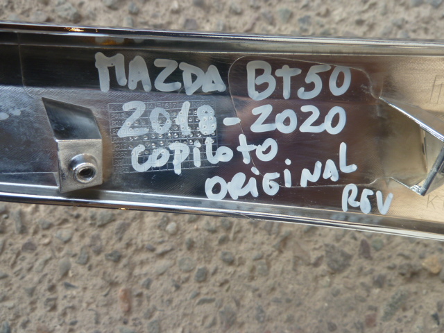 Moldura bisel mazda bt50 2018 2020 de mascara copiloto daños - Imagen 4