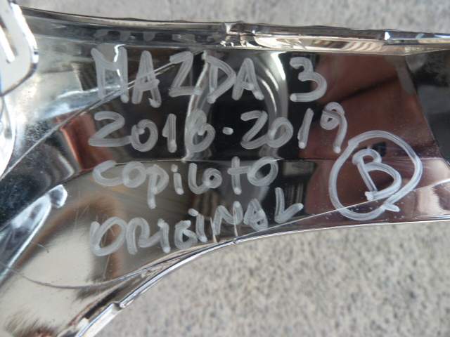 Moldura bisel mazda 3 2018 2019 de mascara copiloto buena - Imagen 3
