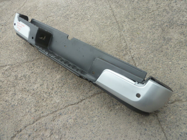 Parachoque nissan navara 2021 2023 trasero con detalles