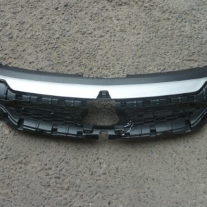 Mascara mitsubishi montero sport 2017 2019 incompleta daños