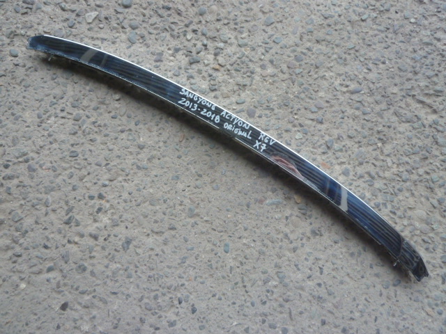Moldura superior mascara actyon 2013 2018 usado foto referencial - Imagen 5