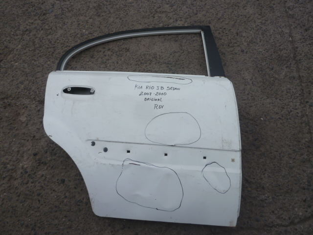 Puerta kia rio jb 2007 2008 2010 trasera copiloto dañada