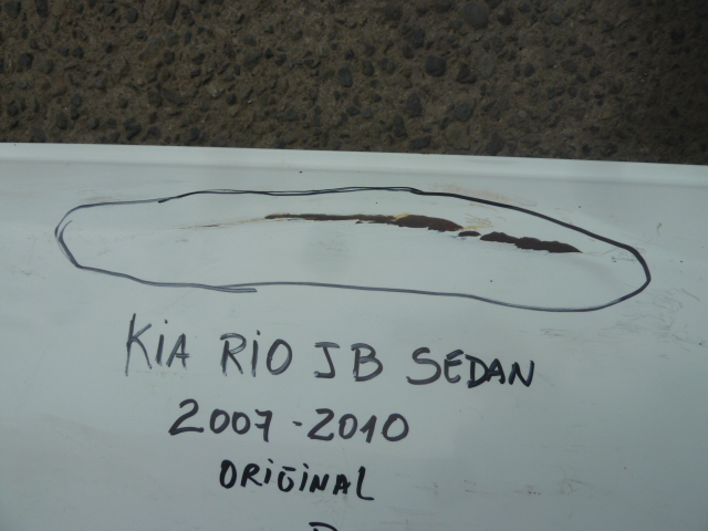 Puerta kia rio jb 2007 2008 2010 trasera copiloto dañada - Imagen 3
