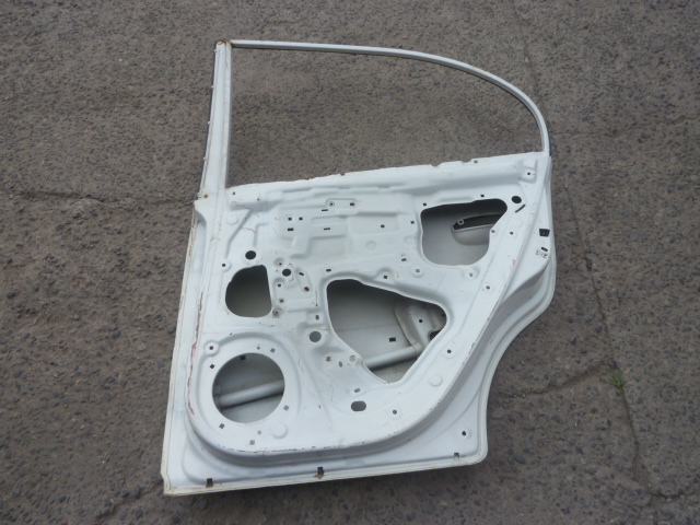Puerta kia rio jb 2007 2008 2010 trasera copiloto dañada - Imagen 7