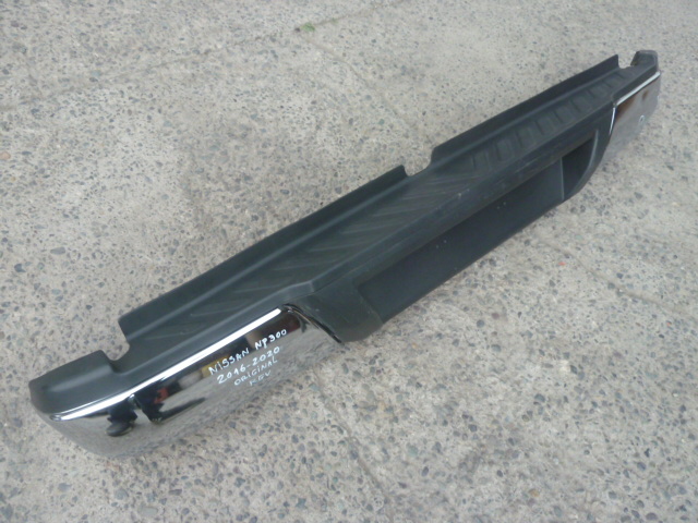 Parachoque nissan np300 2016 2018 2020 trasero daños - Imagen 3